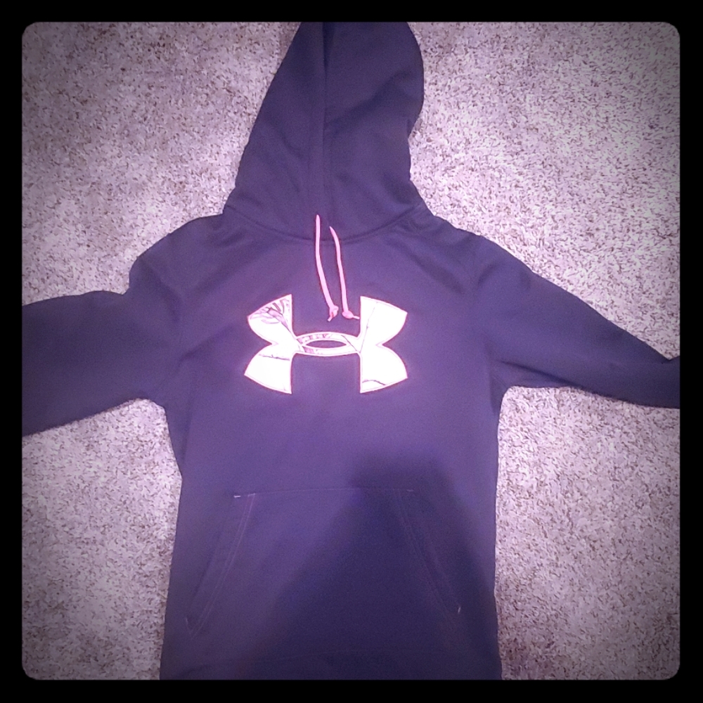 Under armour sweatshirt
